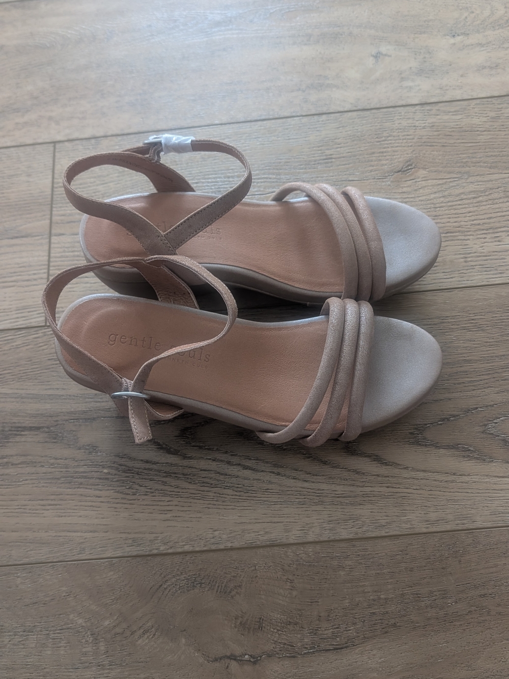 Gentle Souls Womens Tan Strappy Slingback Sandals - Picture 2 of 12